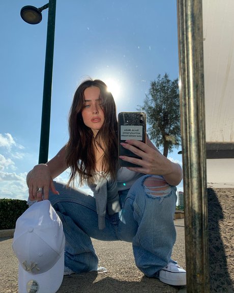 Effy Palarya adult actress gallery