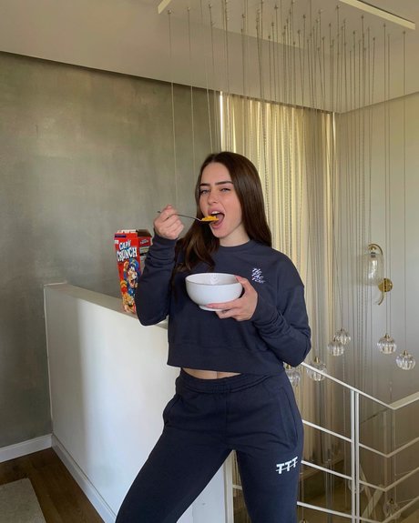 Effy Palarya star high quality img