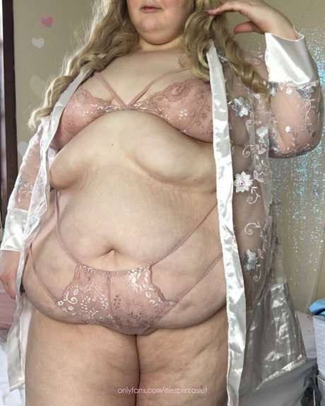 misspizzaslut hot model picture