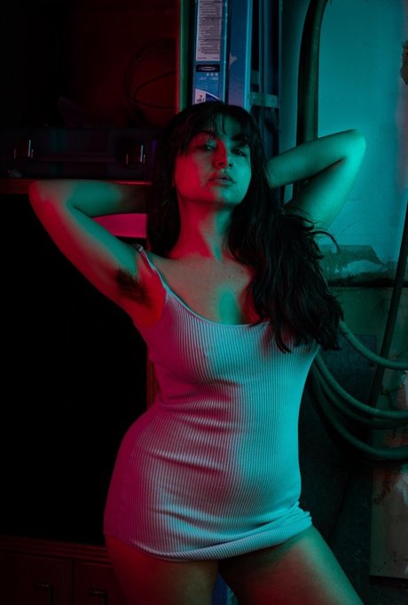 bl00m00n exclusive star img