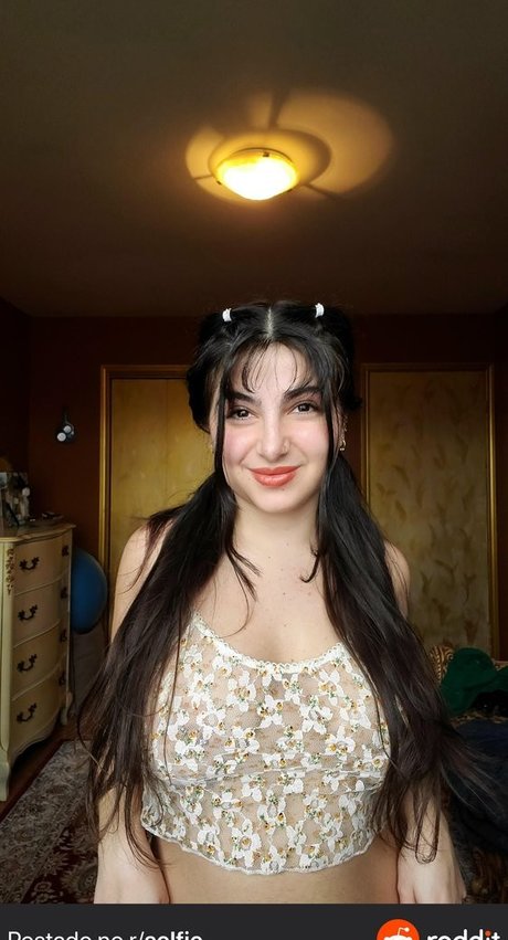 bl00m00n model high quality photo