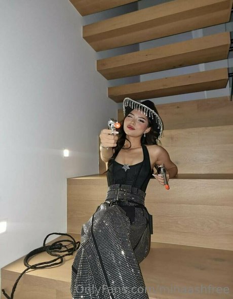 minaashfree erotic actress image