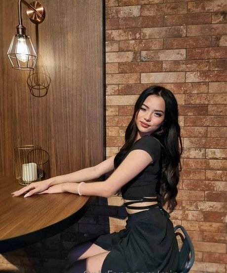 minaashfree beautiful model pic