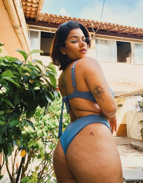 Kennya Raposo free actress pictures