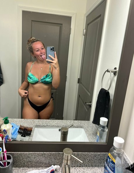 yourgirlfriendrose model hd pictures