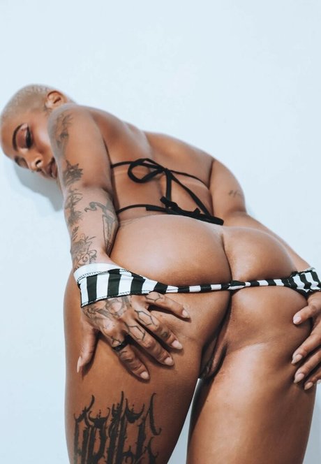 opaicriis naked star image