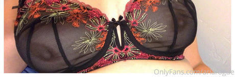 ariarogue erotic actress pics