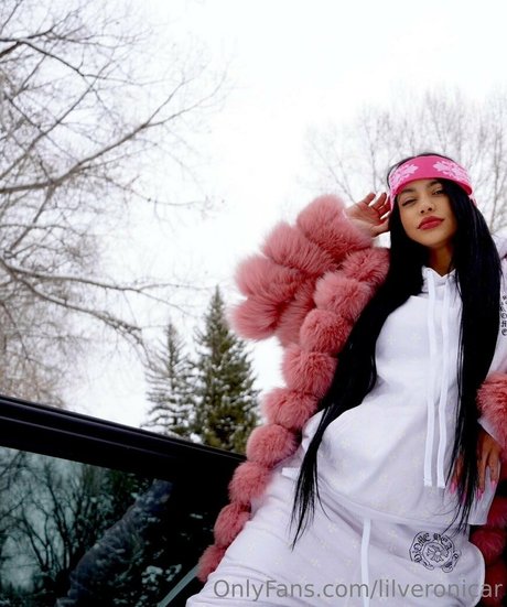 Lilveronicar model naked pics