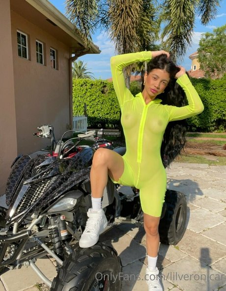 Lilveronicar sexy model image