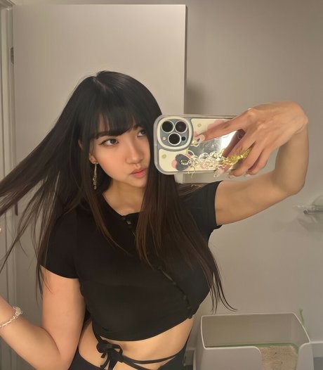 Aria Saki pornstar nude gallery