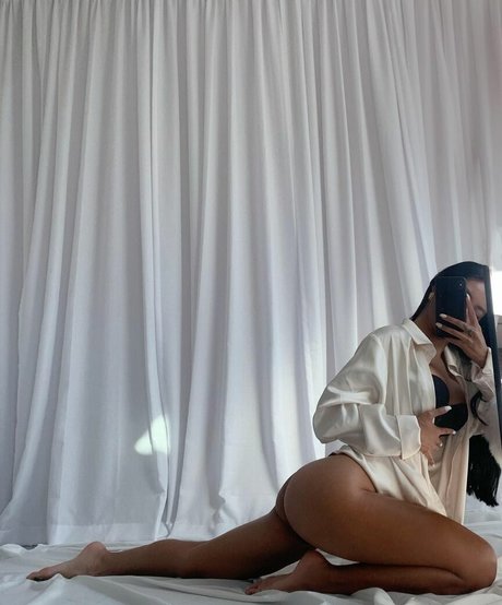 gold gypsy erotic pornstar pic