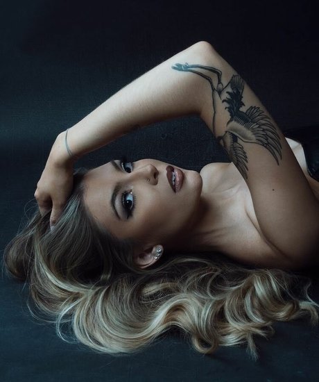 AsiaLily nude star photo