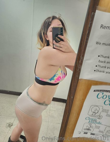 19 years old onlyfans erotic photos