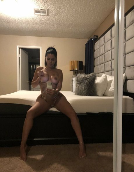 Diamond Kitty pornographic model pic