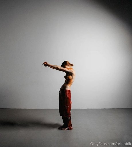 Arina Bik art model image