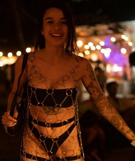 janadeoliveira_ model top photo