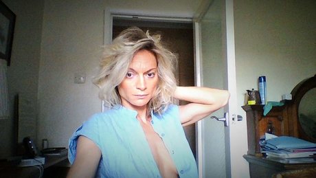 sassyblondepeach top actress pic