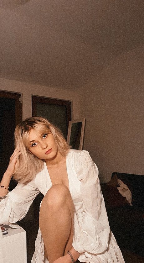 Saskia star sexy gallery