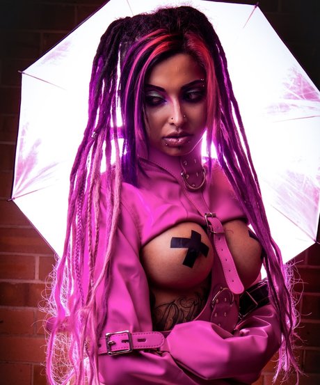 Sara Vicious adult model images