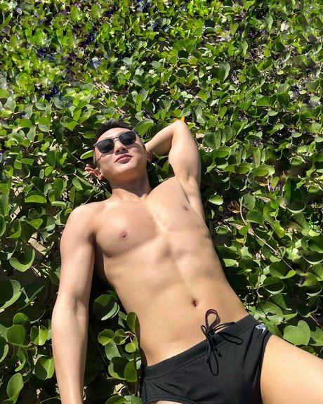 saran read bio_ exclusive model photo