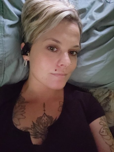 Sarah Skipworth naked actress photo