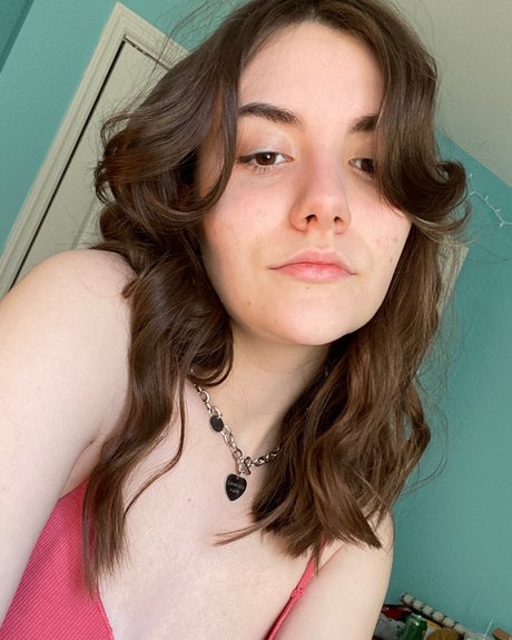 Sara Lydon erotic actress pic