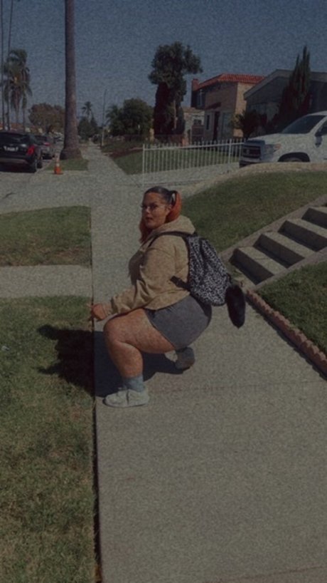 SUNNY SMILES hot actress picture