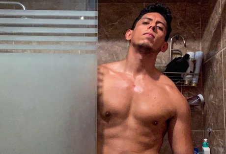 Eduardo Slayer erotic star photo