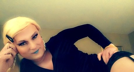 Dovima VanAussen star xxx archive