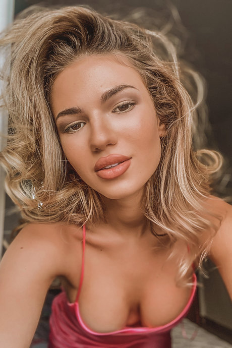 Sweety Russian erotic model pictures