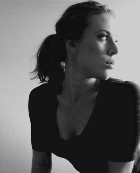 Riley Redhead sexy actress pic