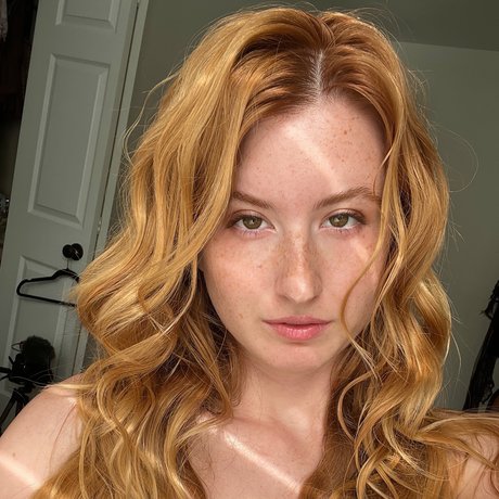 Strawberry Plus pornographic actress gallery