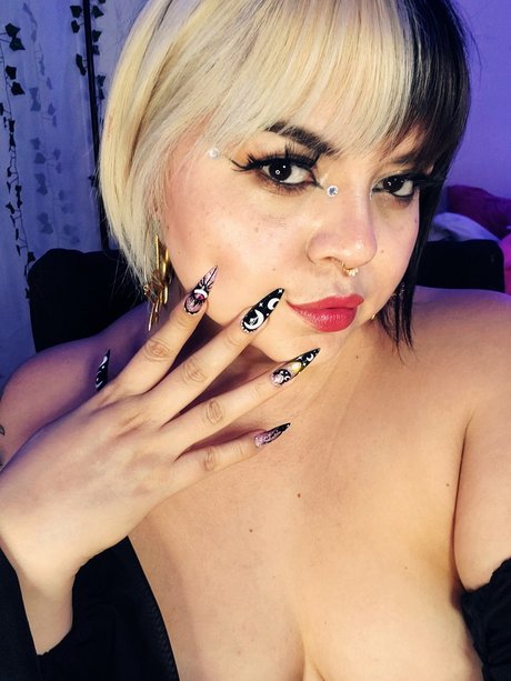 Satyn Doll pornstar top image