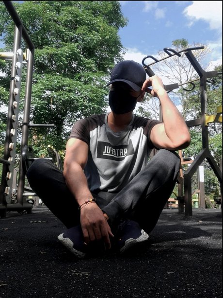 Soy Saturno erotic model photos