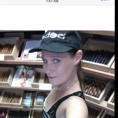 NiFTy Granny naked model gallery