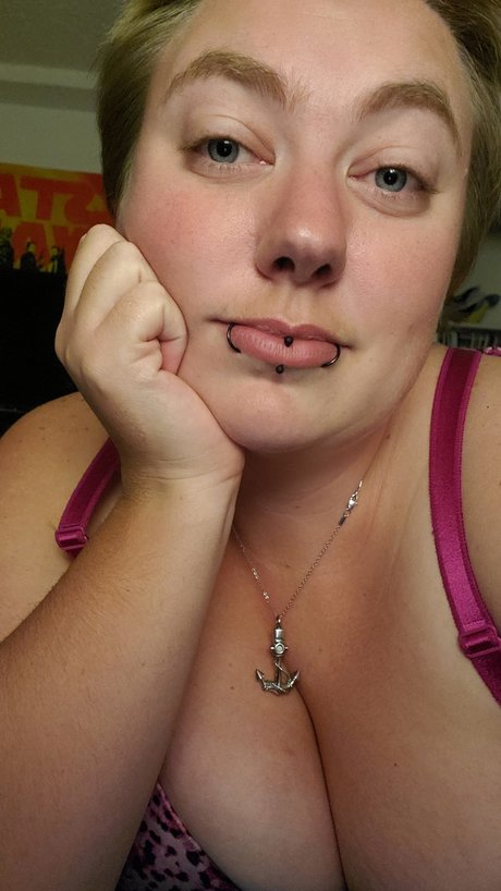 XoXo Loreli adult model photos