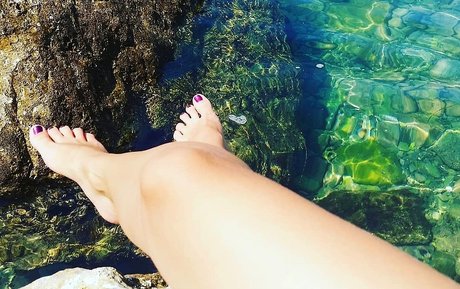 Footlegs pretty actress images