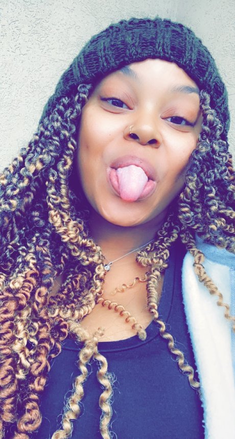 Audauvi M xxx star photos