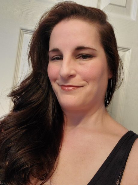 Felon Fatale model pics