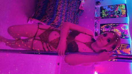 Missredrobbinstacks model erotic picture