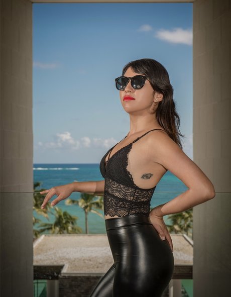 Sexy girl packs_ exclusive model pic