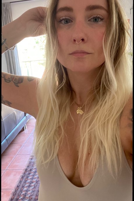 Miss Negroni nude model archive