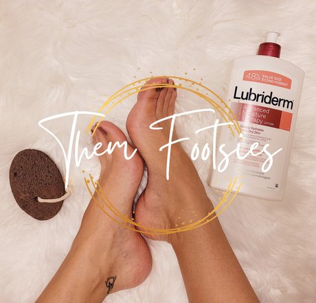 Them Footsies sex model picture