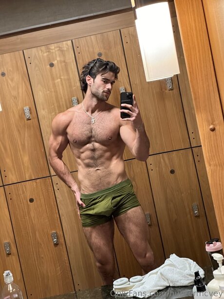 Huntermcvey star nude pics