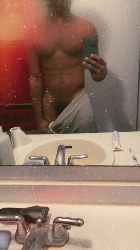 _SUITEB0i_ nude model photos