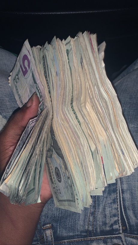 ynwynw naked model photo