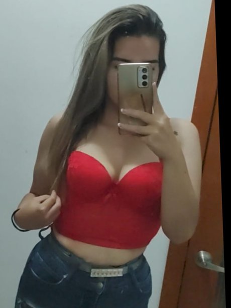 Xuxu nude actress photo