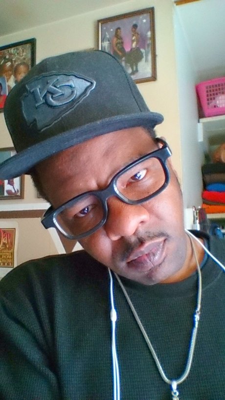 YungKeyzieCSE sexy model pics