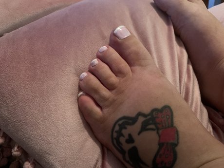 Yummy feet love erotic model image