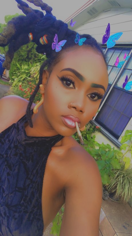 hippiesmokez nude star galleries